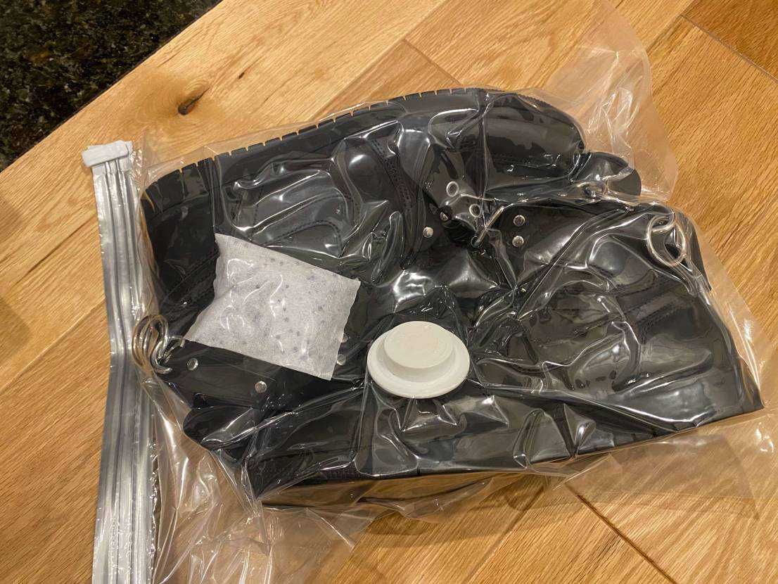 スニーカー保管パックを使っている皆様、そろそろシリカゲルの交換時期ですね～。
