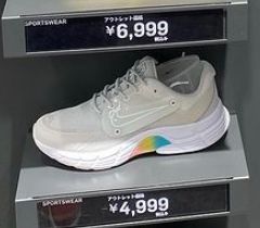 このNIKEのスニーカーわかる方教えて頂けると助かります！