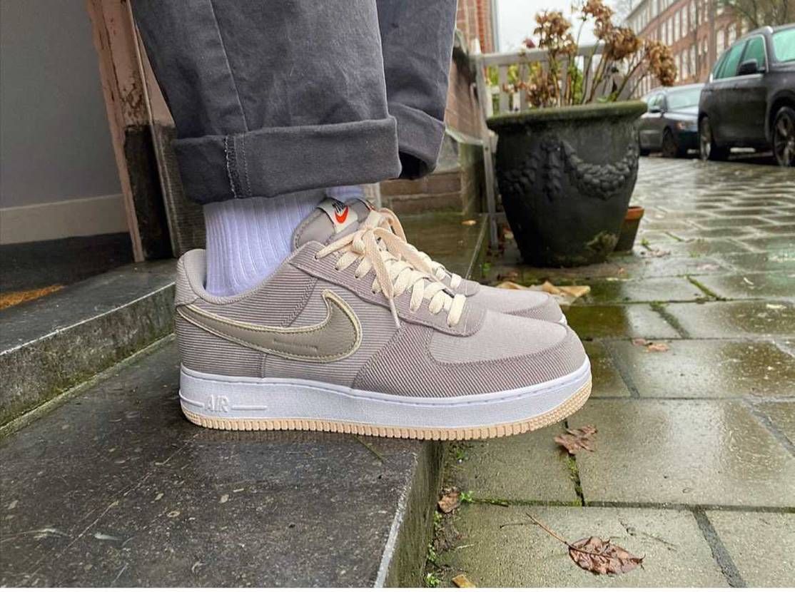 このエアフォース1をバイユーで作ったと英語で書いてあるのですが、実際に見たところ