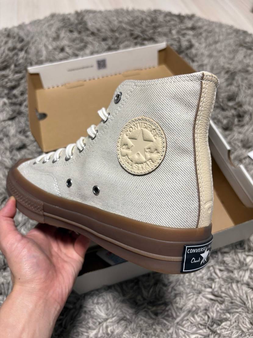 converse公式から発売翌日に到着するという仕事の早さた