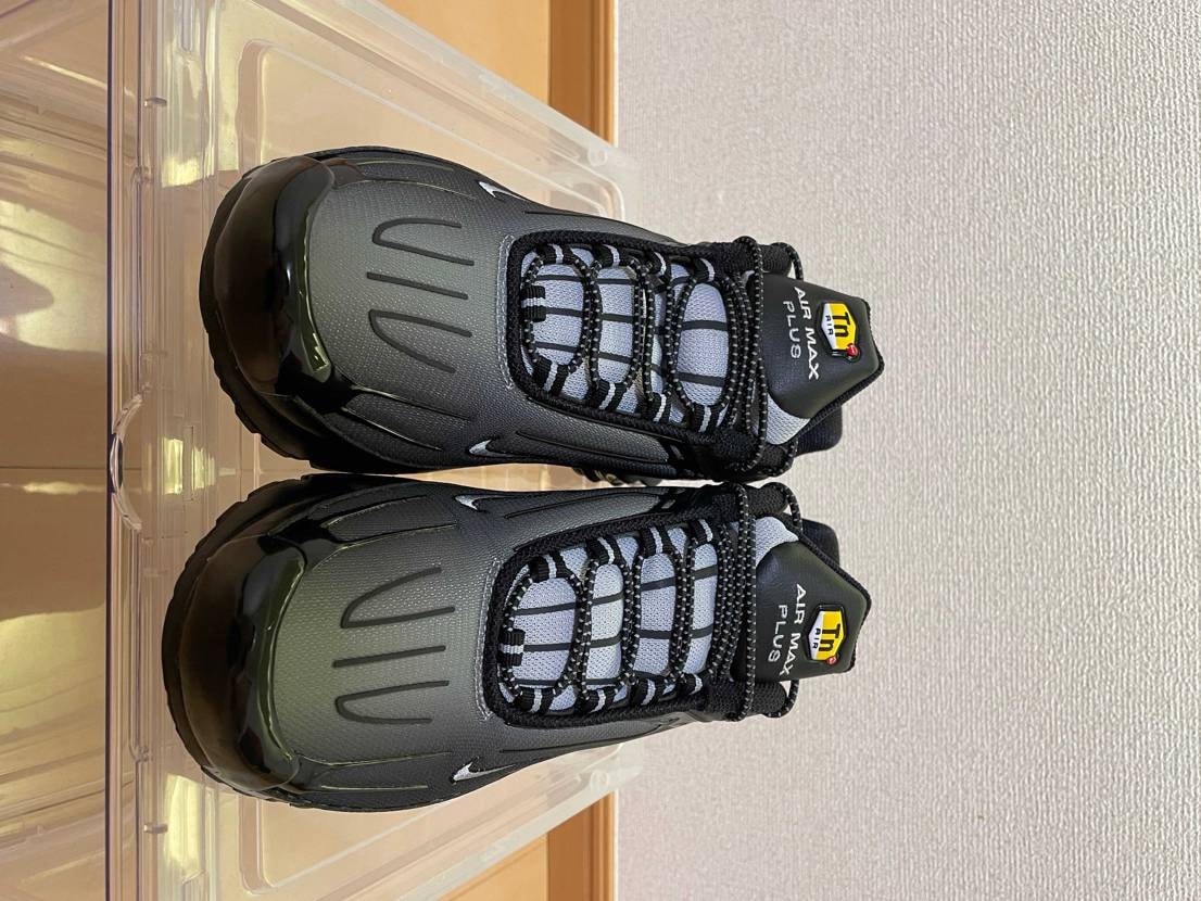 マップラⅢのウルフグレー
つま先部分のグレーのカラー
室