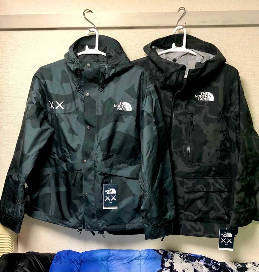 せっかくなので、第一弾のfreeride jacketとの比較を。
両方ともサ