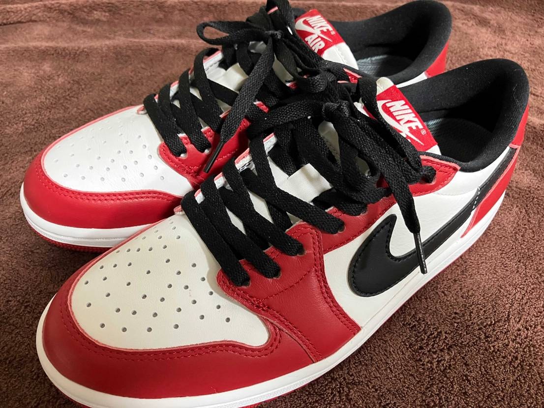 エアジョーダン1 LOW OG シカゴは8ホールなんですけど純正のシューレースだ