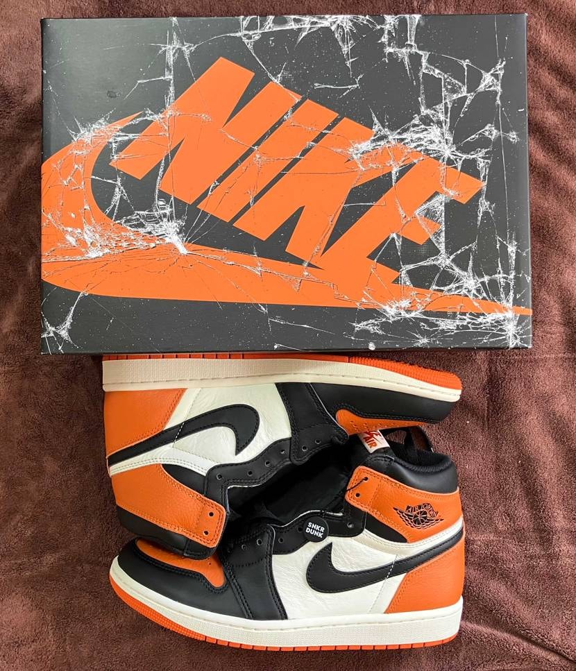 スニダンでシャタバ購入しました。やはり凄くカッコイイ。シャタバを表現してる箱も特