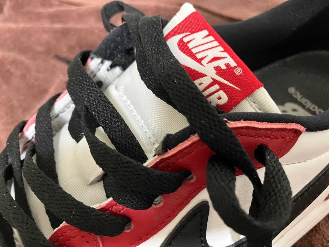 エアジョーダン1 LOW OG シカゴは8ホールなんですけど