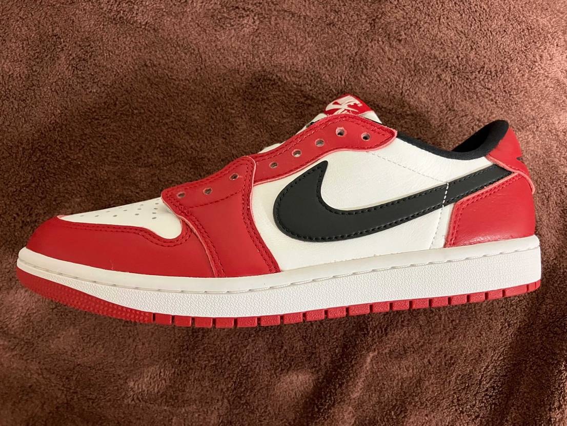 エアジョーダン1 LOW OG シカゴは8ホールなんですけど