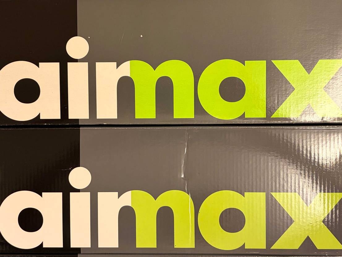 スニーカーの整理しててイエローグラデの箱の色（airmaxjイエロー部分）違うこ