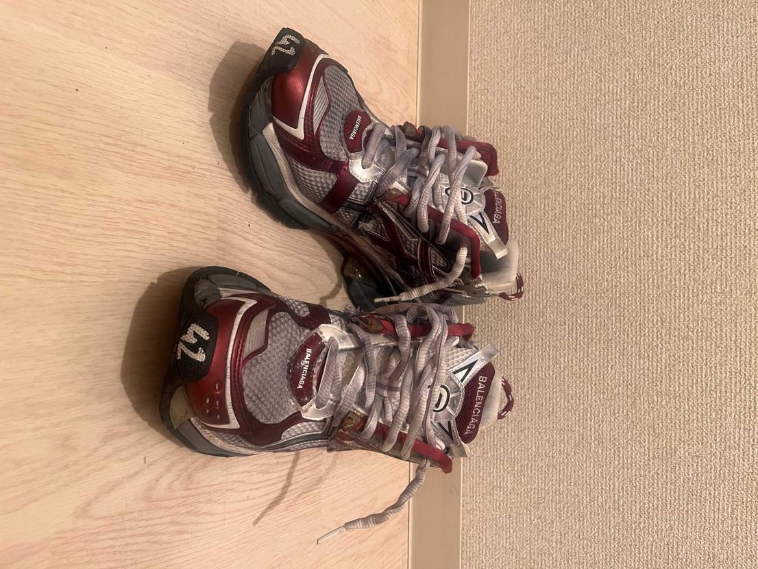 お金欲しいのでお気に入りの1足ですが売りに出しました、