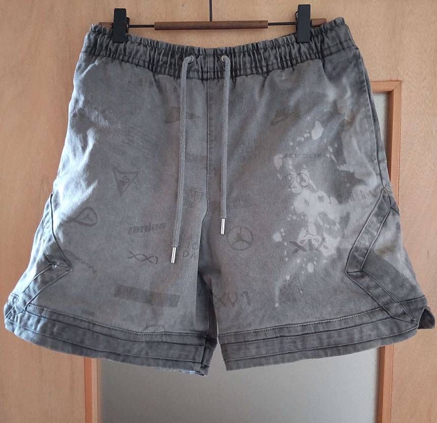 snkrsで買ったこれ。15〜16ozジーンズ並にゴワゴワし