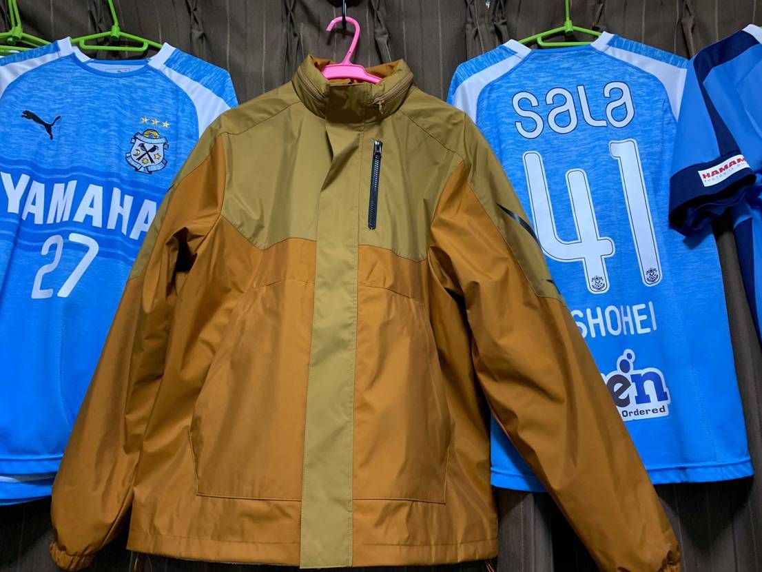 スニーカーではないですがオスキーのアパレル届きました。
暖かそう..!。