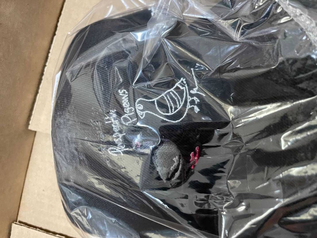 ENDからsacaiKAWS届いた！と思ってウキウキで宛名も見ずに箱開けたらST