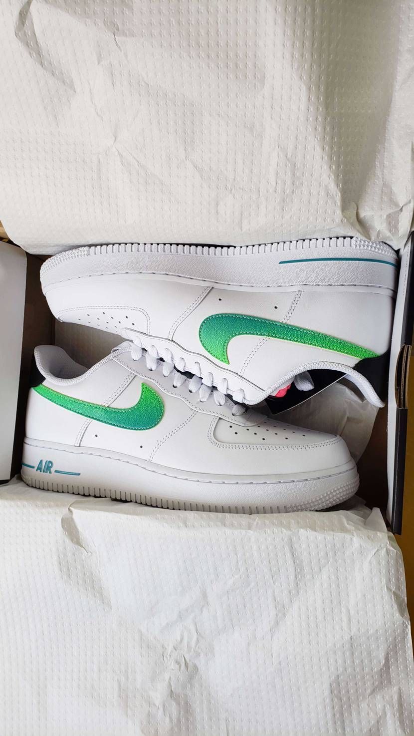 今日、注文していた2021春夏向けエアフォース1が届いた。
二日前、楽天に出店し