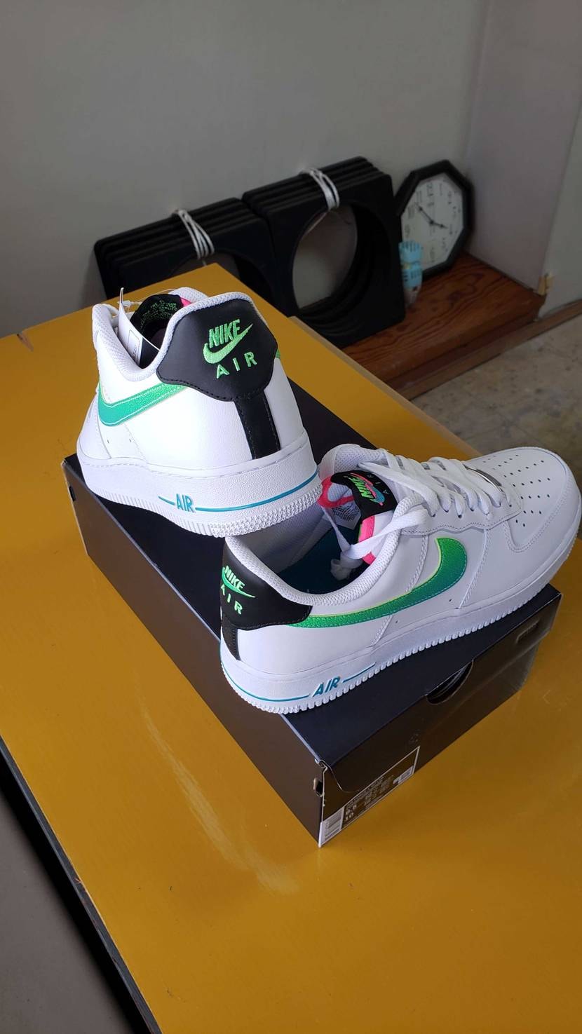 今日、注文していた2021春夏向けエアフォース1が届いた。
