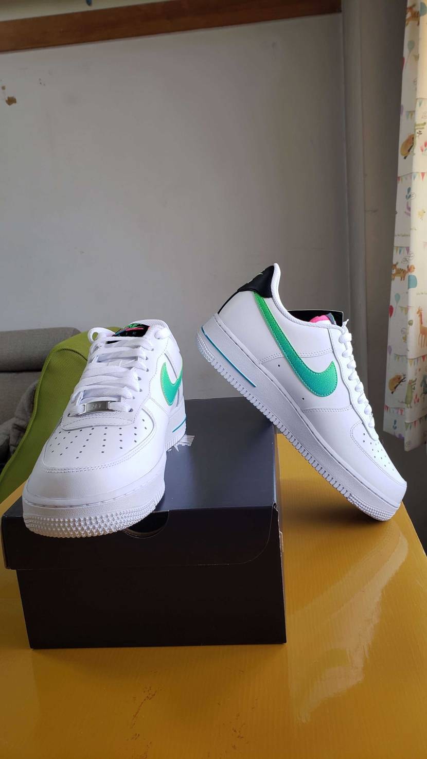 今日、注文していた2021春夏向けエアフォース1が届いた。
