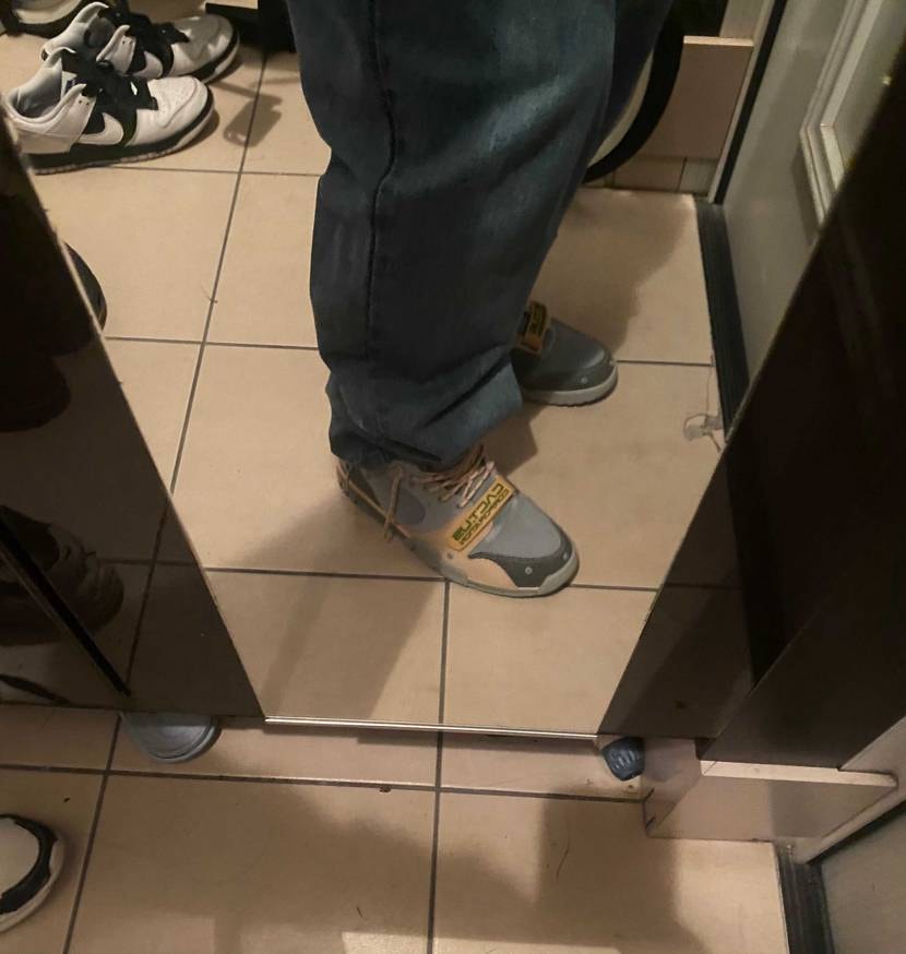 誰も履いて無いみたいなんでとりあえず室内履きしときました😍や