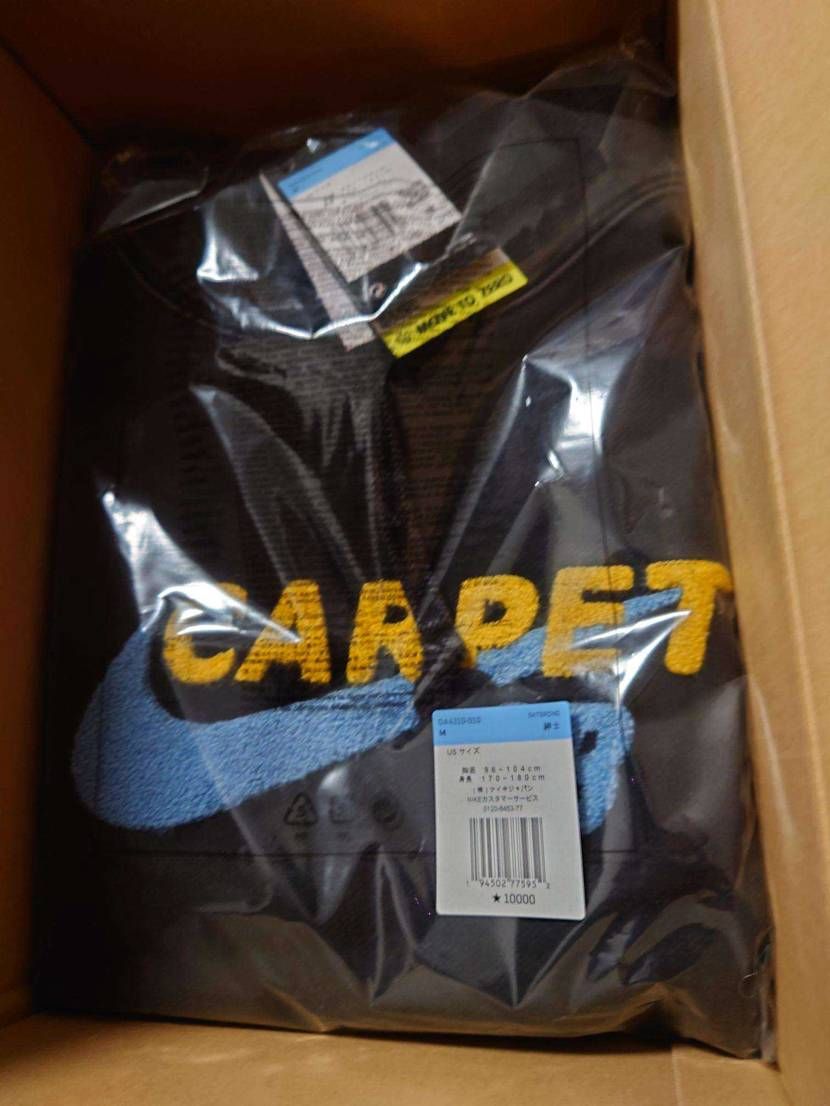 本日のNIKE.comのCARPETパーカー届きました🥳✨✨

文字がモコモコで