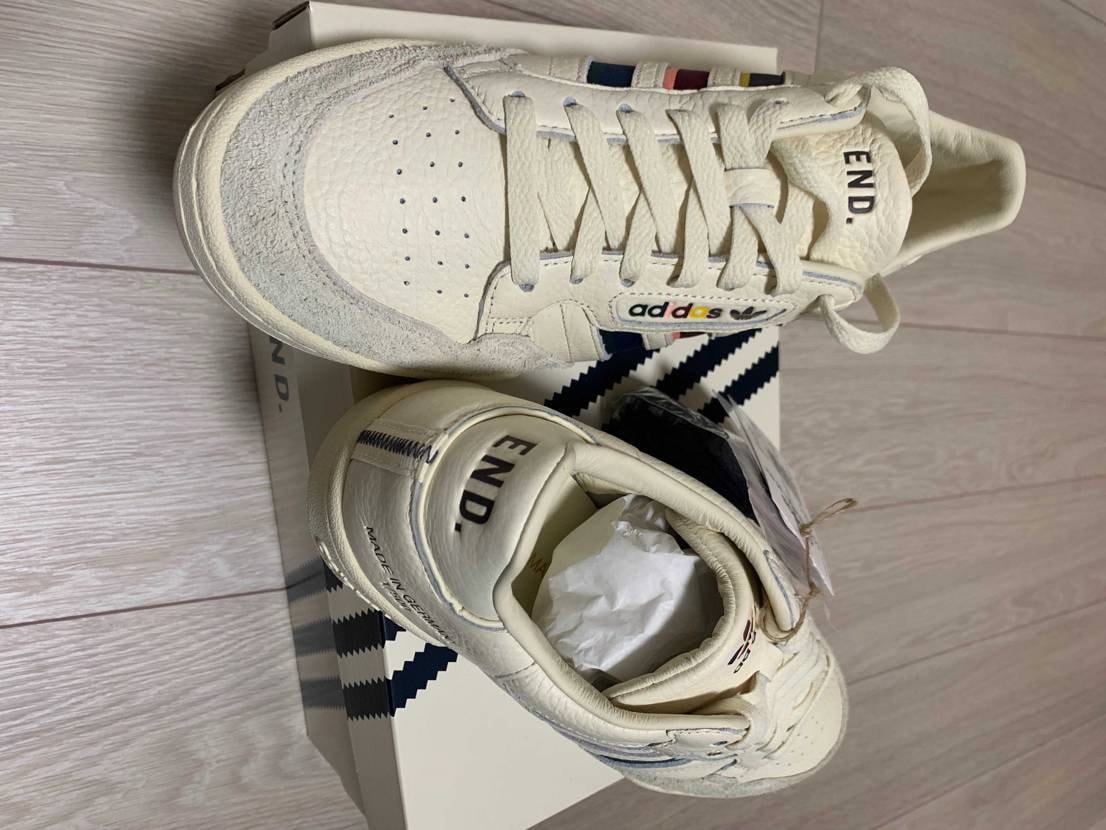 実物最高にカッコよかった。。シュータンと踵ロゴはそれぞれ片方