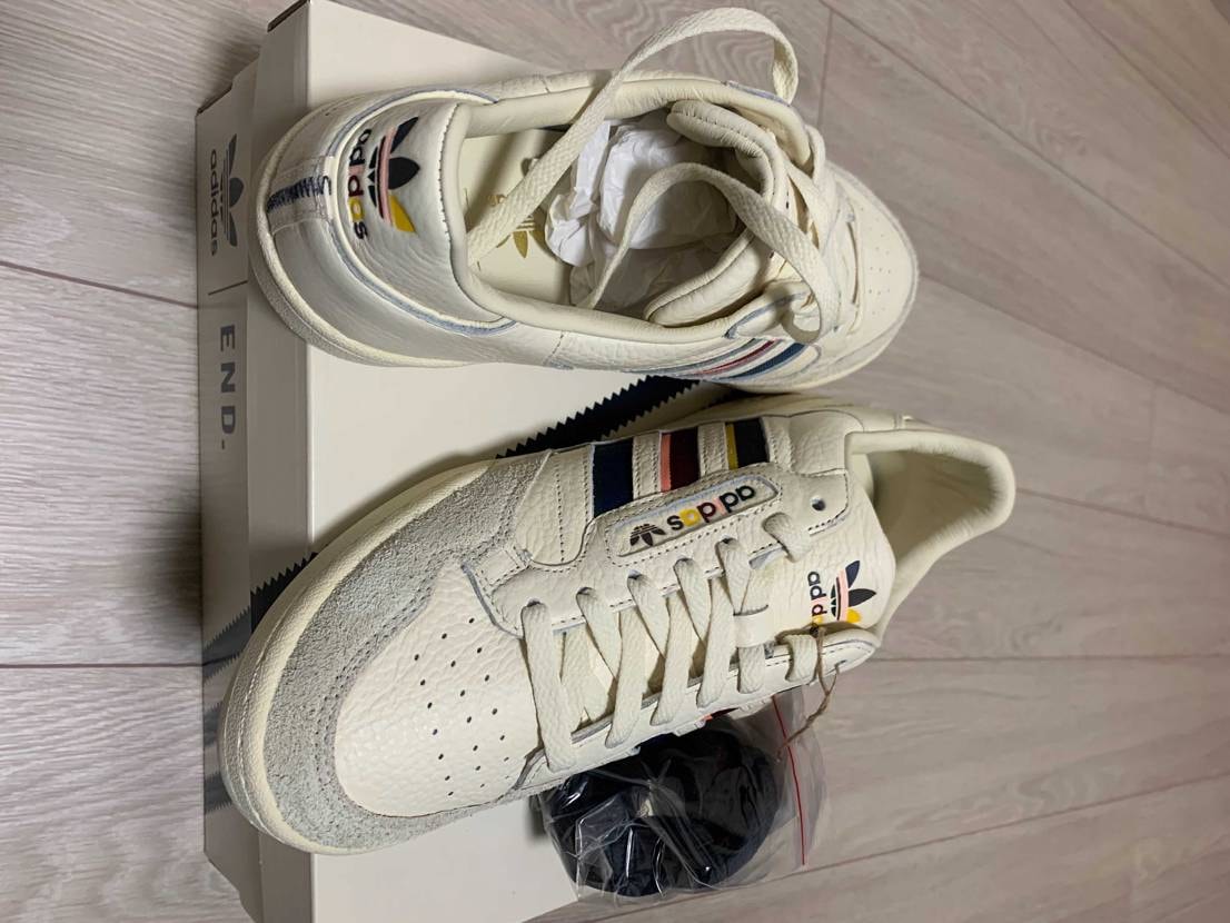 実物最高にカッコよかった。。シュータンと踵ロゴはそれぞれ片方