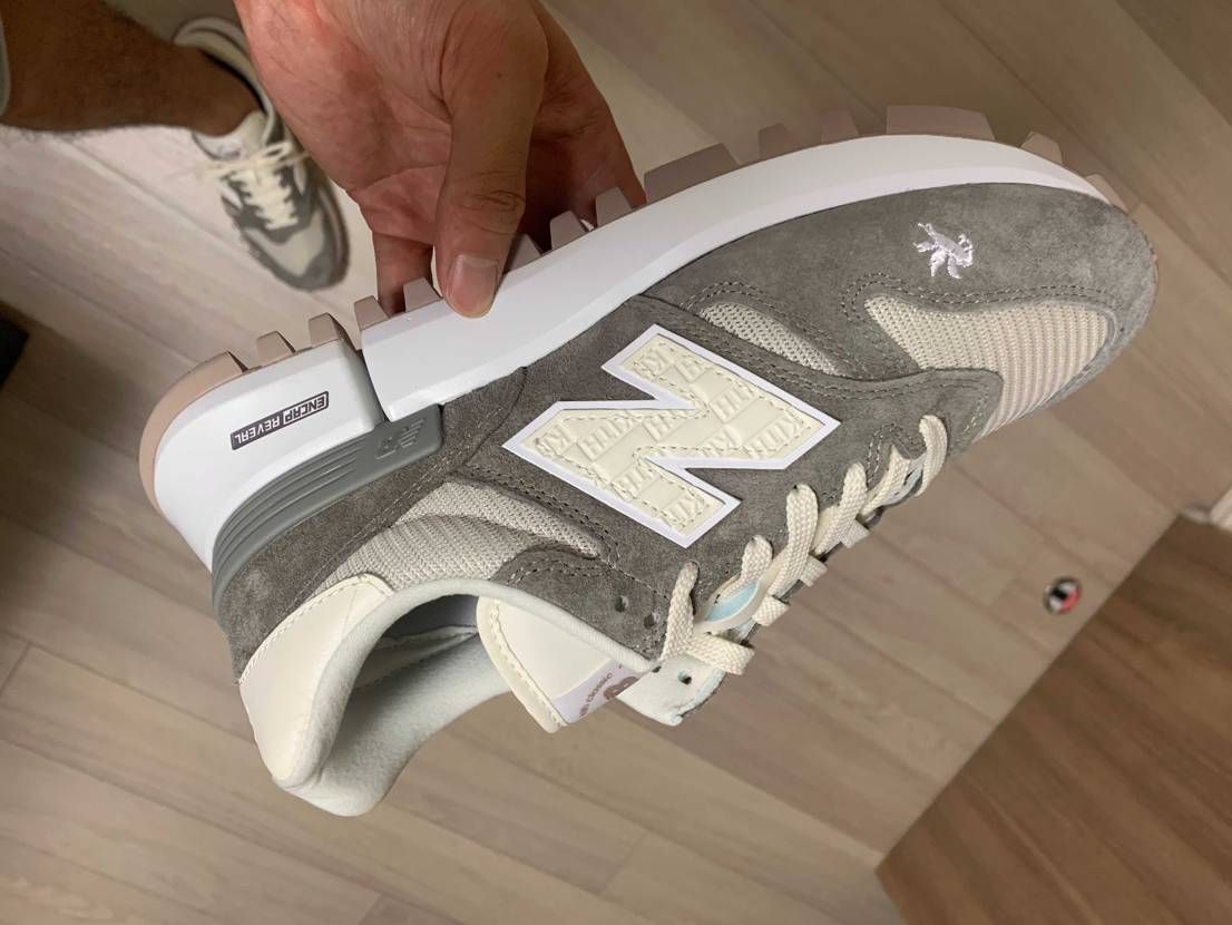 やっと1300届きましたー。ずっとMauve Soleが欲しく海外リセールも含め