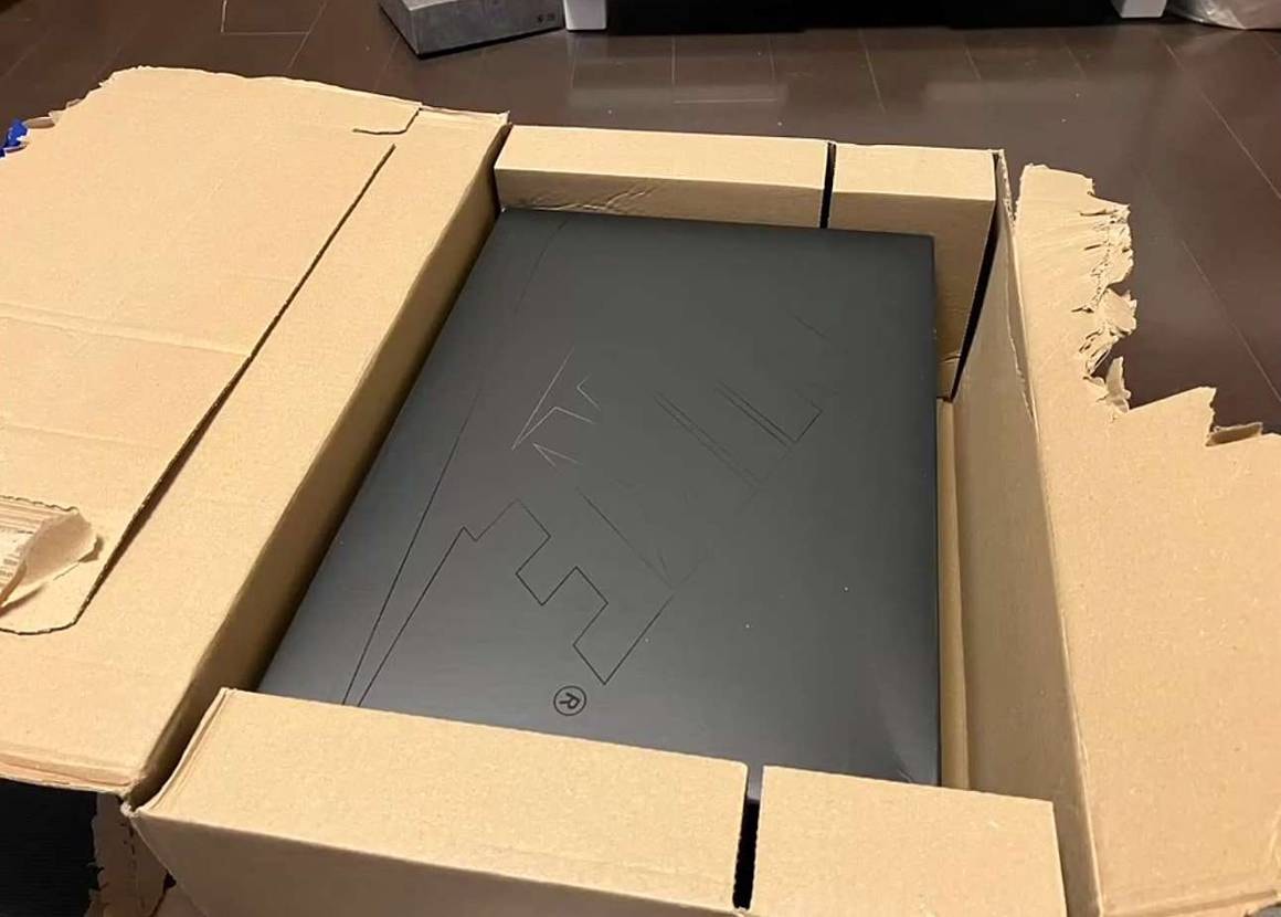 Footpatrol当選分をさっき受け取りました。
しっかり段ボールに入って届