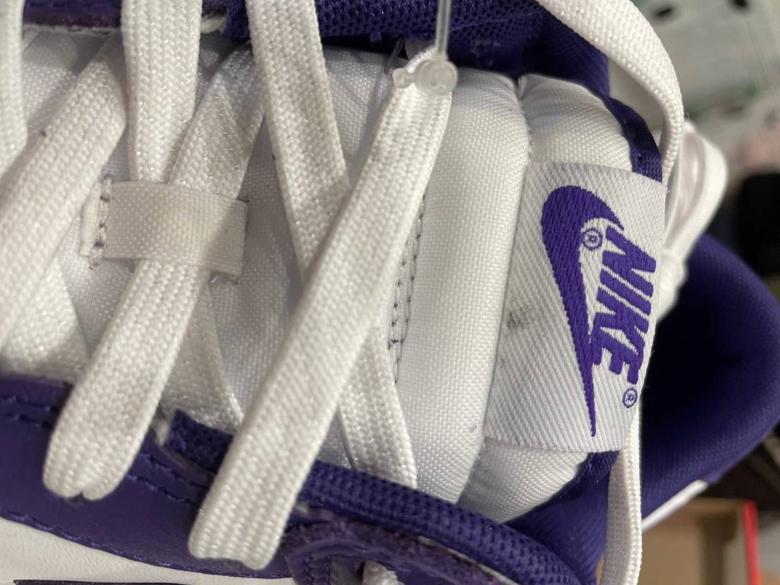 ありえんやろ

NIKEちゃんと検品しろよ
