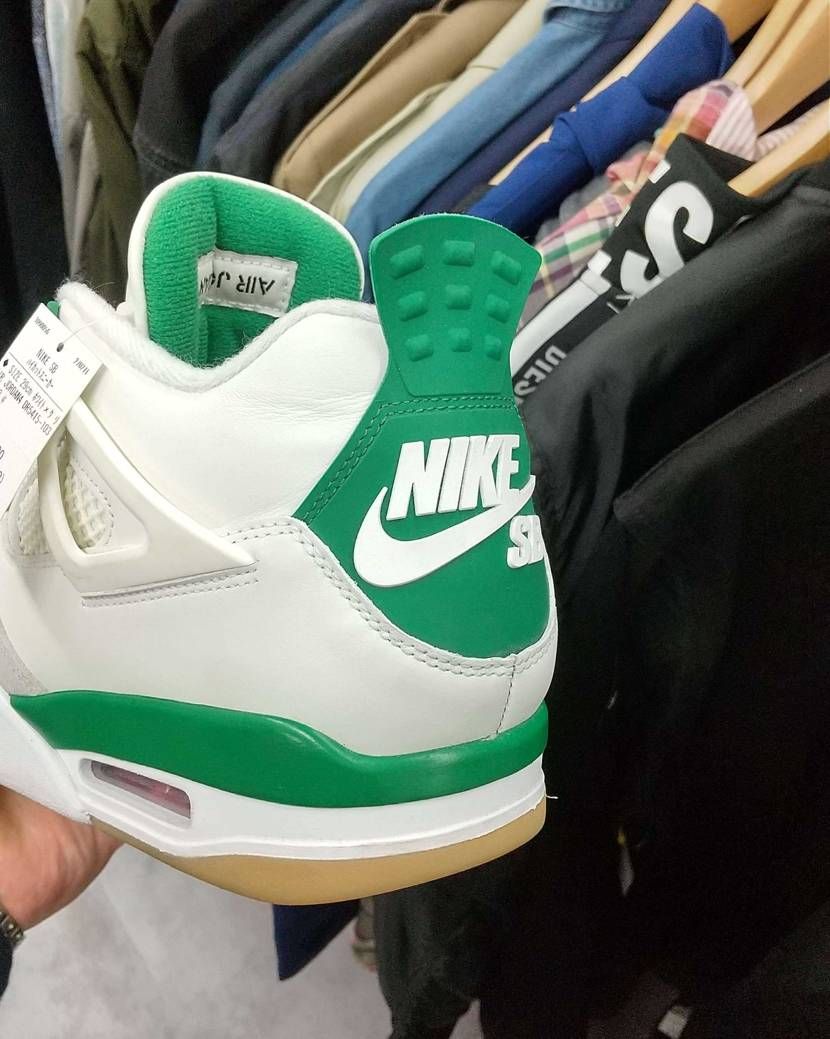 この前古着屋で見つけた👀
NIKESB AJ4 パイングリーン 29cm