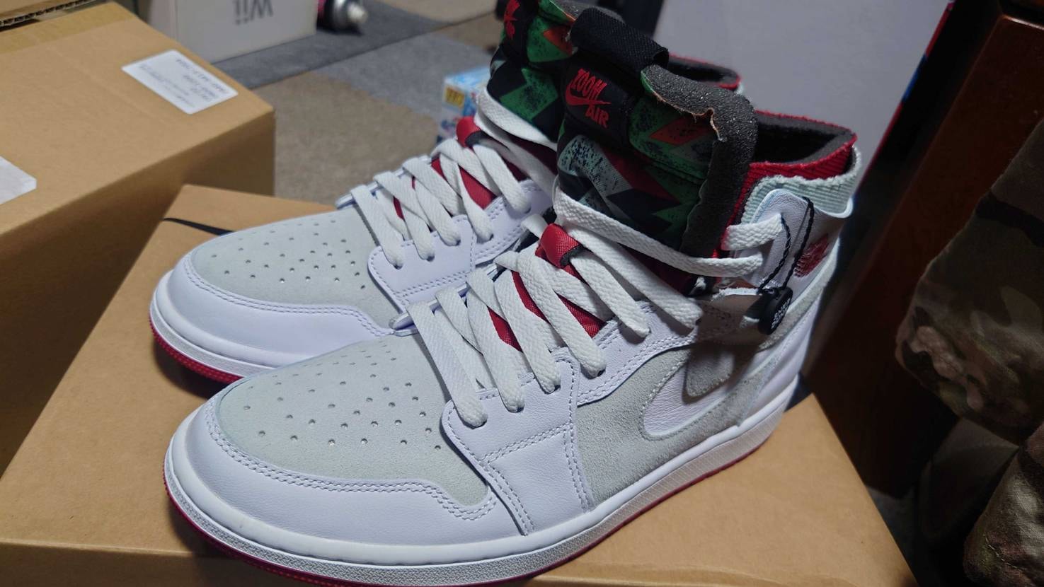 中古ですが、購入！
ずっと欲しくて本来ならすSNKRSで購入するはずが、この頃