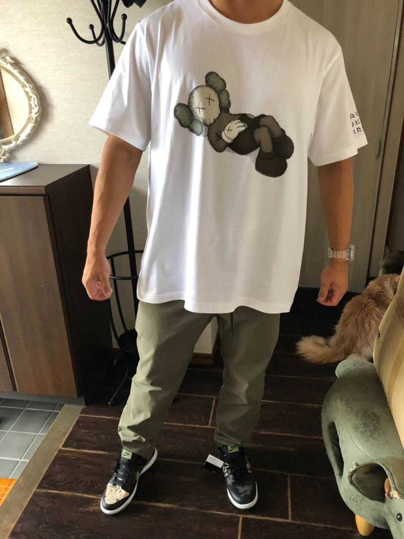 昨日買ったKAWS UTと相性抜群っすね❗️