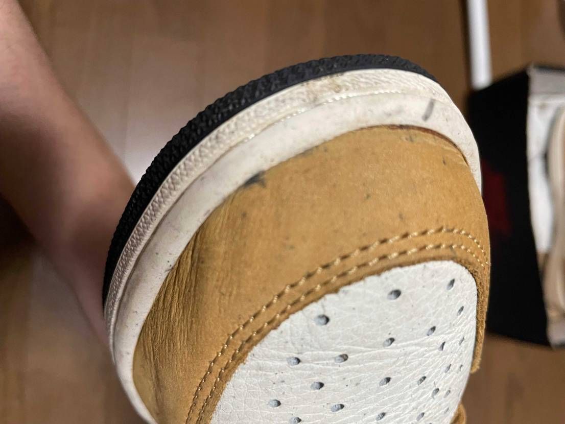 AJ1が写真みたいに汚れたのですがどのようにして汚れをおとし