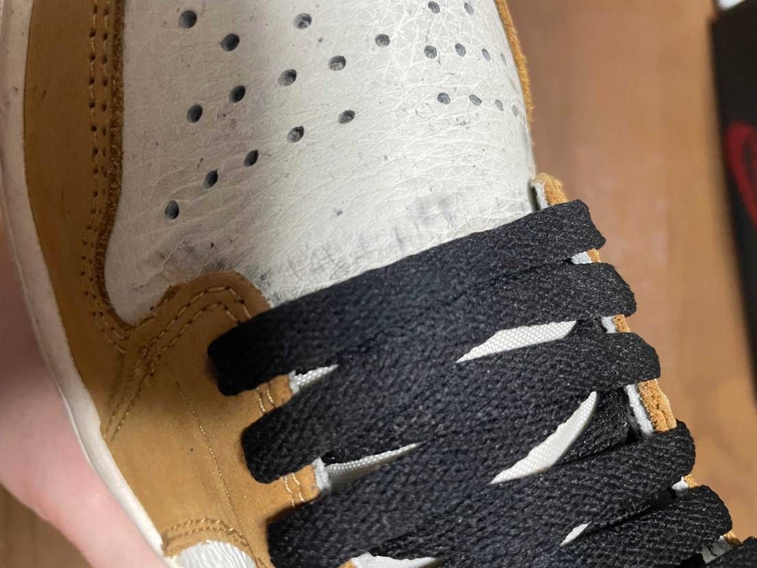 AJ1が写真みたいに汚れたのですがどのようにして汚れをおとし