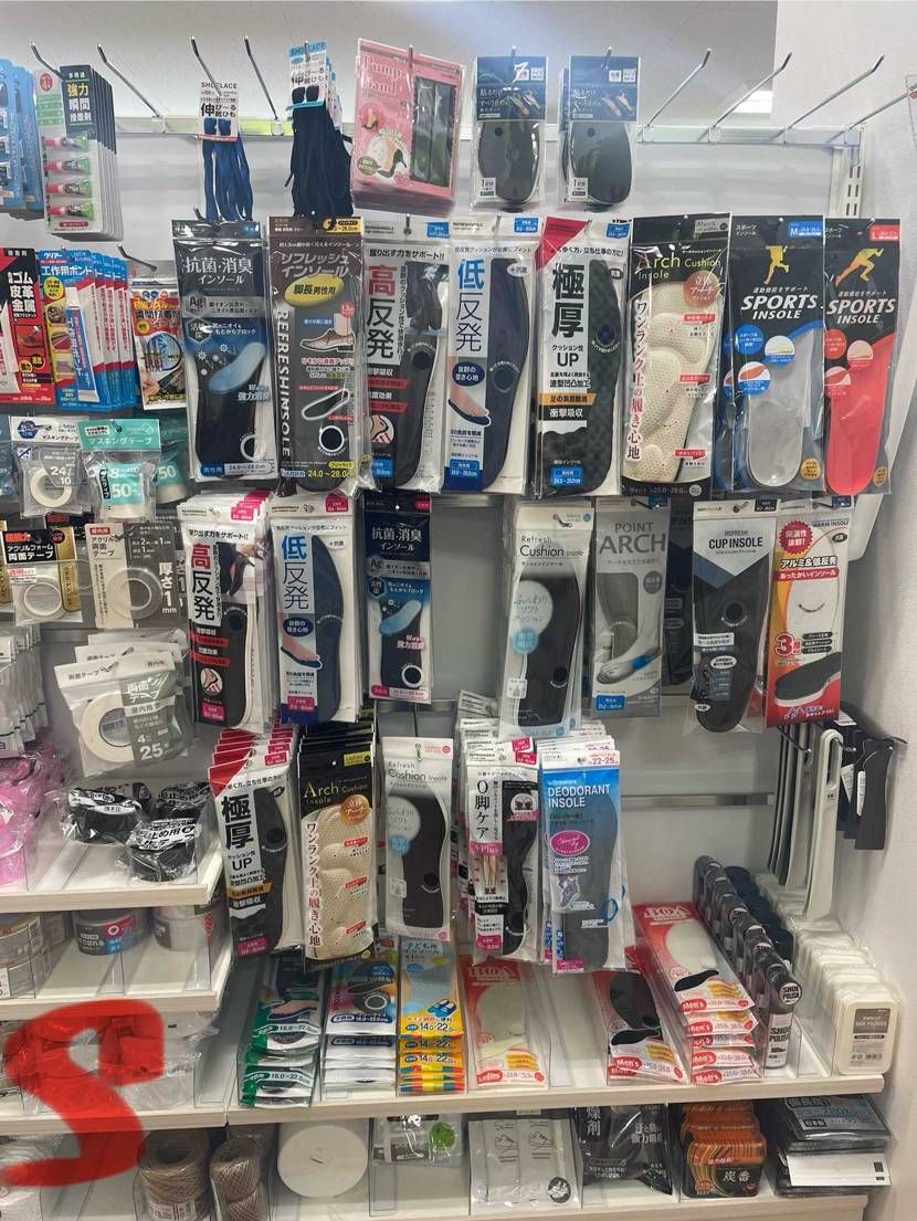 名古屋栄の100均のシューズコーナー！
①セリア丸の内　欠品多し、わざわざ行く