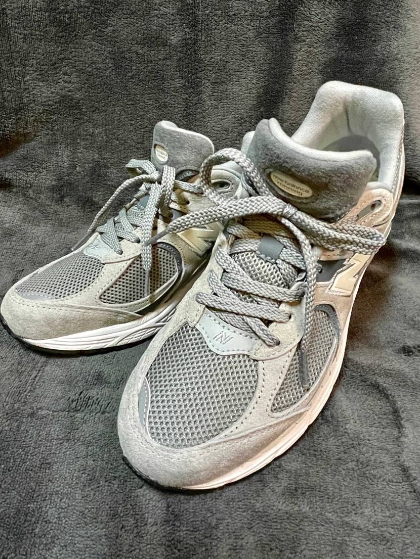 アウトレットで初めて履いた瞬間に絶対欲しい！ってなったやつ。
色はド定番のグレ