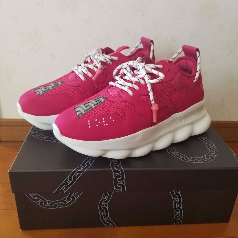 初めてのハイブランドスニーカー
BALENCIAGAのトリプルSよりVERSAC