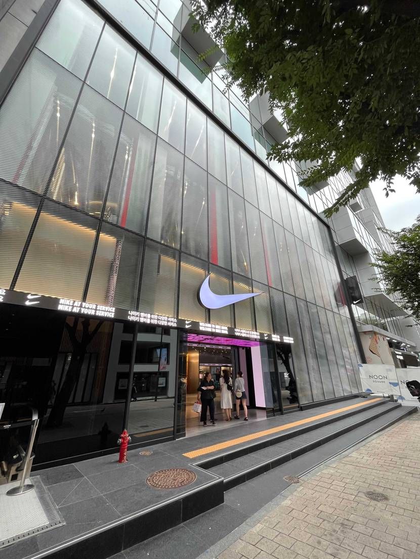 今日、明洞にあるNIKE SEOULに行く機会がったので覗きに行きましたが、AJ