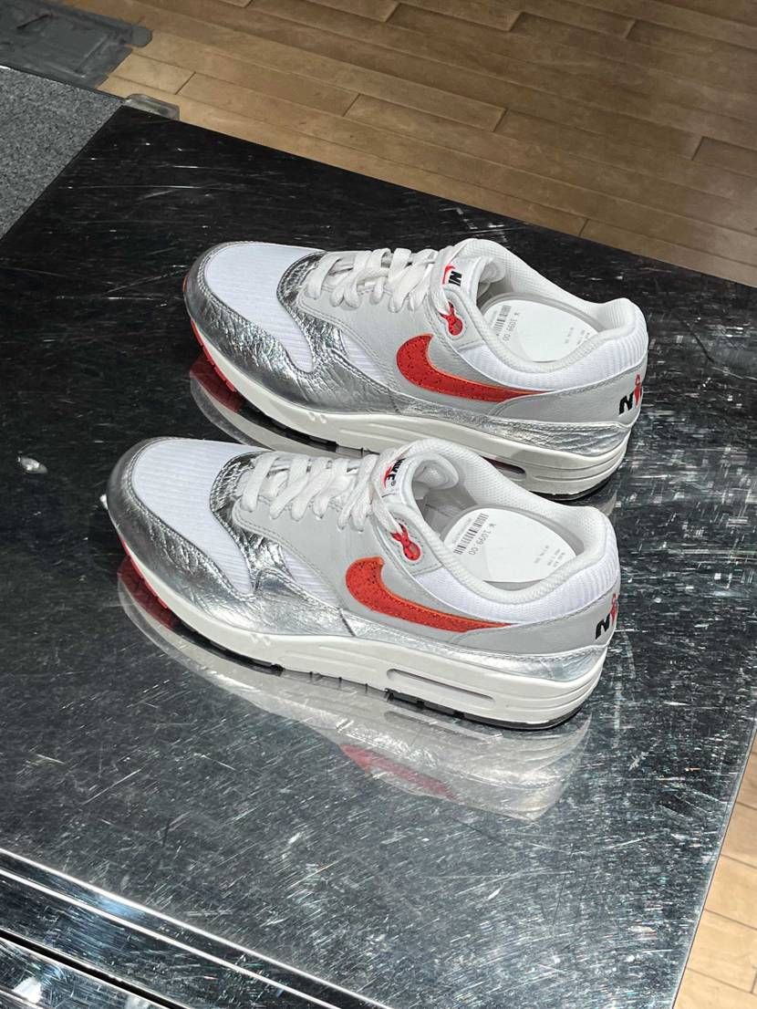 不定期の上海レポートです。
今回はいつものNIKEと先日オ