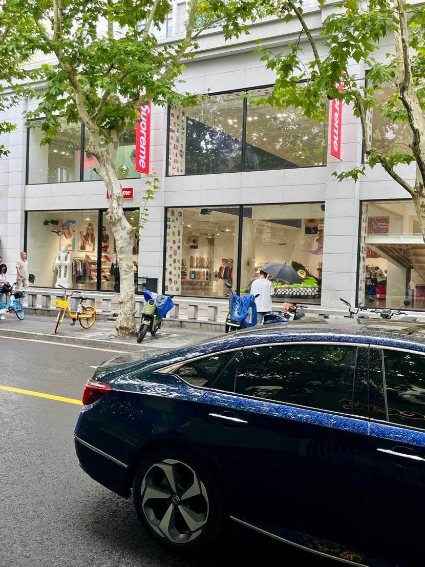 不定期上海レポです。
今回は余り時間無かったのでシュプ、NIKEのみです。
