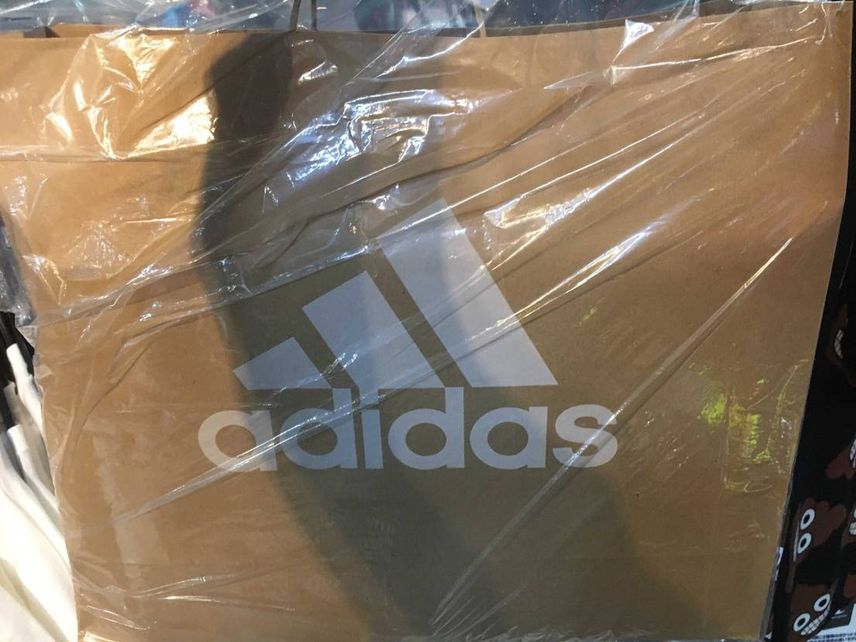 初yeezyだし、抽選当たったのは凄い嬉しい!
凄い嬉しい!…んだけど引き取っ