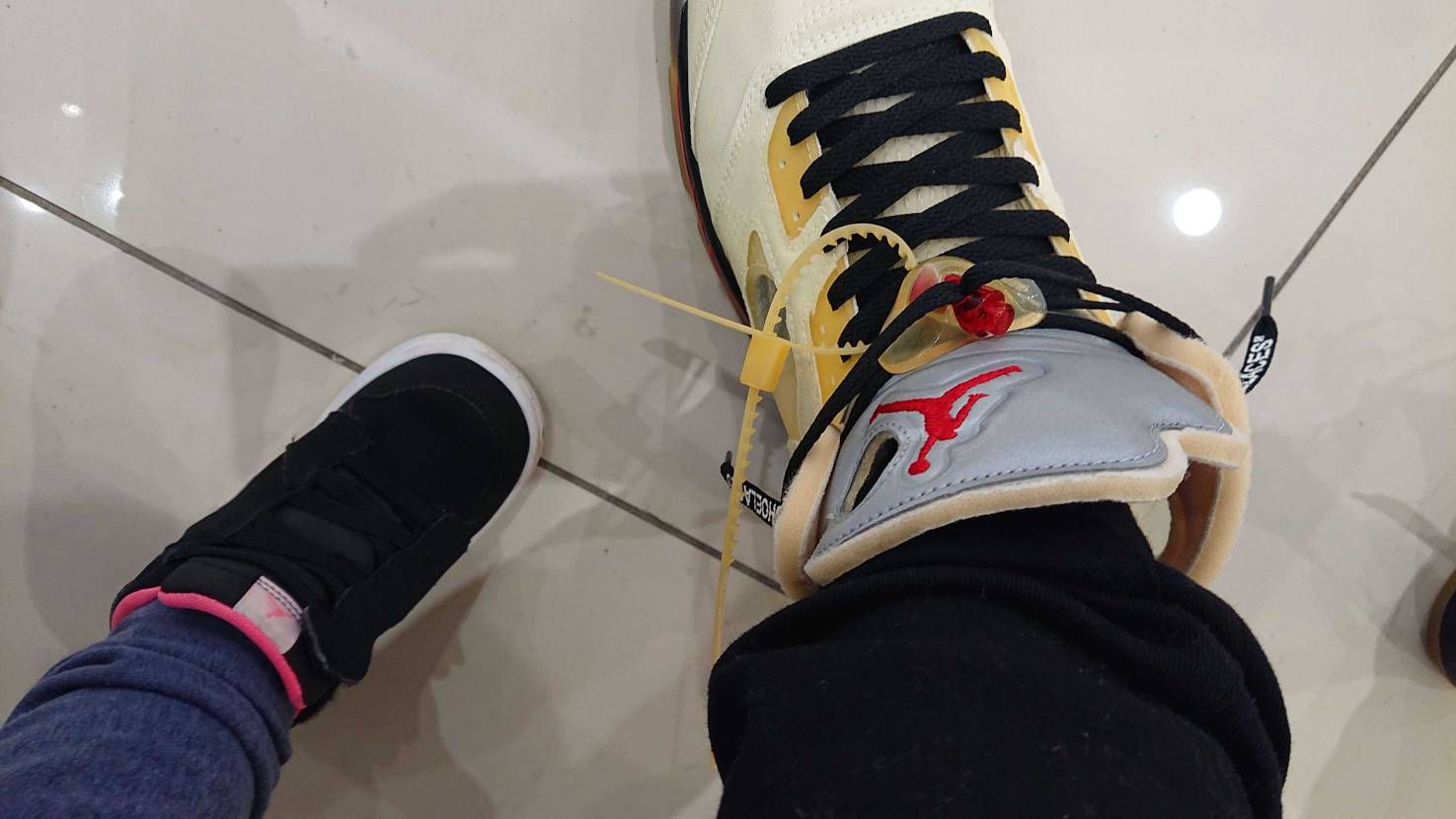 ずっと忙しかったので
久しぶりに
娘とおでかけ🎵✨

娘:AJ1
自分:AJ5
