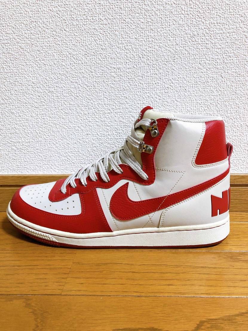 ターミネーターのシューレースホールの上二つが、Ｄリングになっ