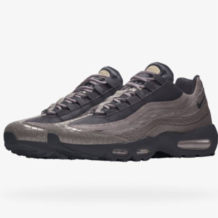 カラー的に遊び心はないが(逆にそれが良い場合もある)、異なるレザーを用いた95も