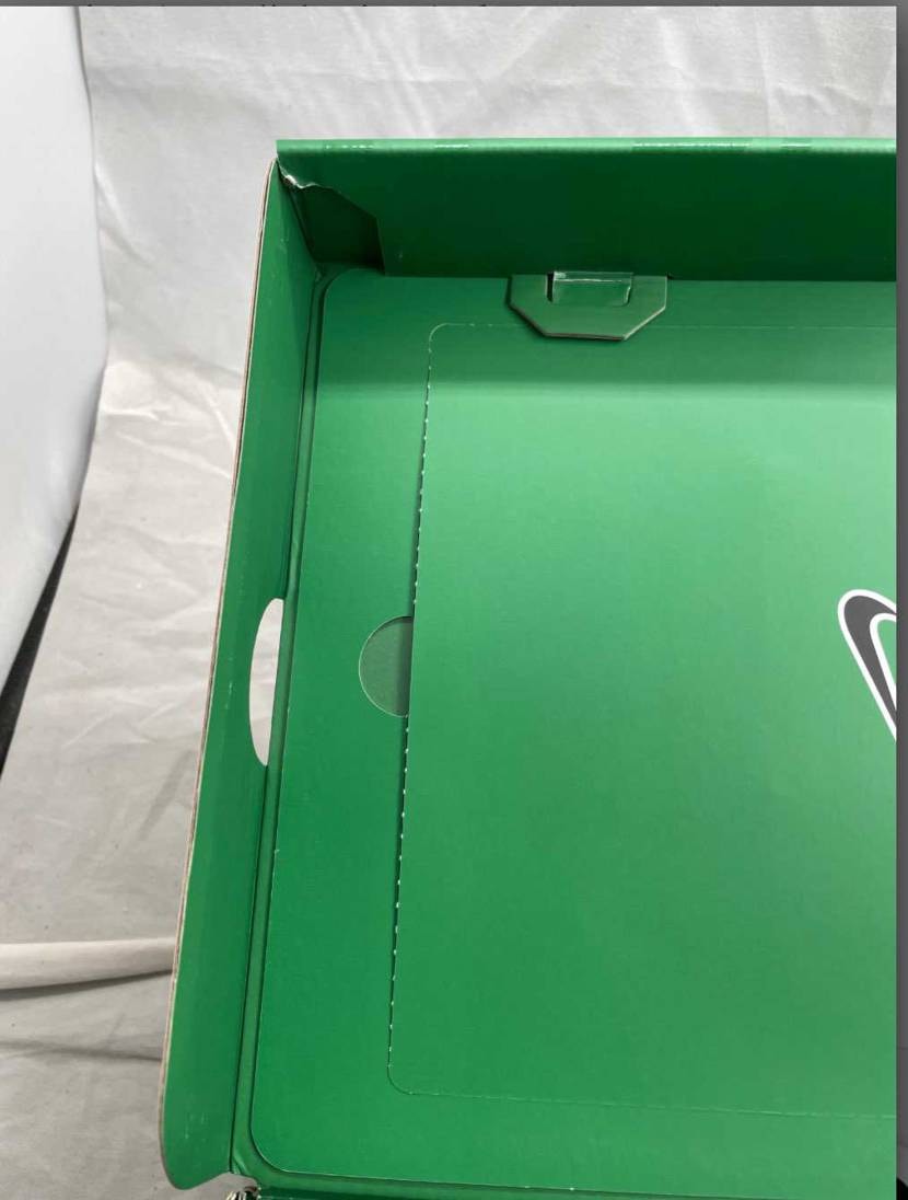 スニダンで購入した方に聞きたいんですが
boxのペリペリって開けられてましたか