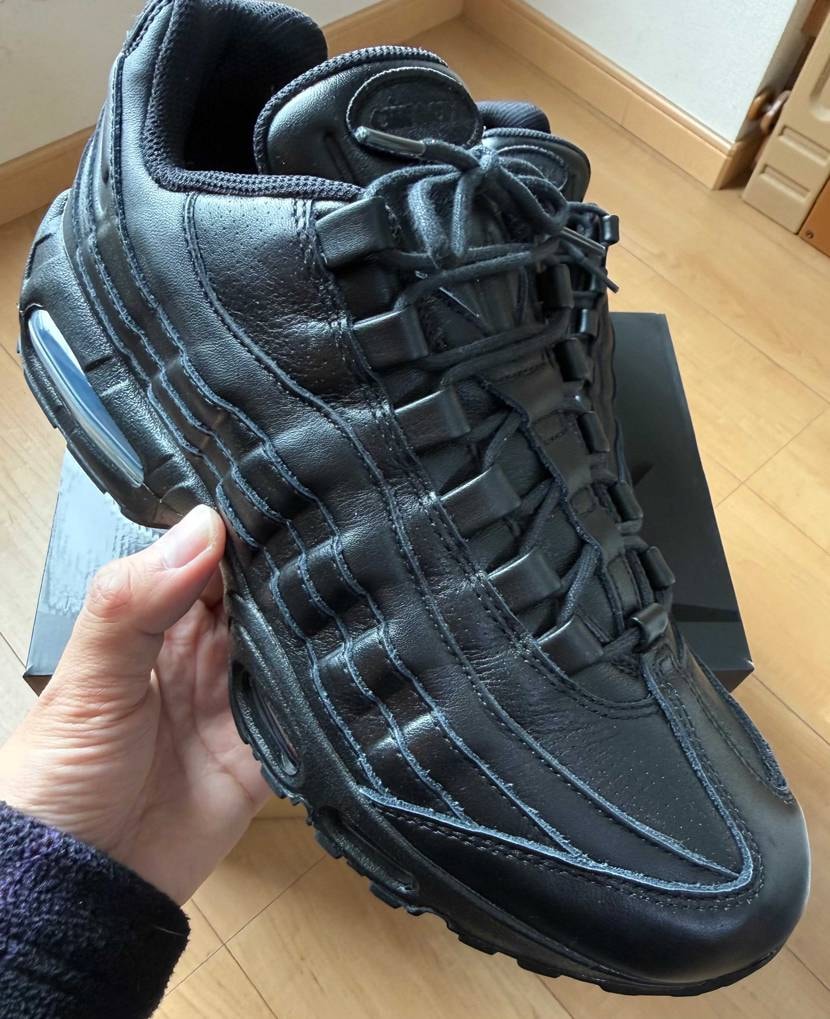 アトモスから届きましたー✨
オールレザーで高級感ありますね☺️

紐は短め