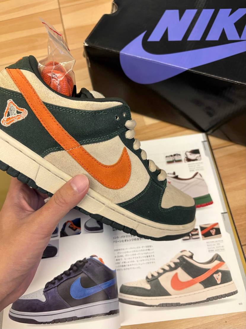 ・Nike SB Dunk Low Eire

こちらも