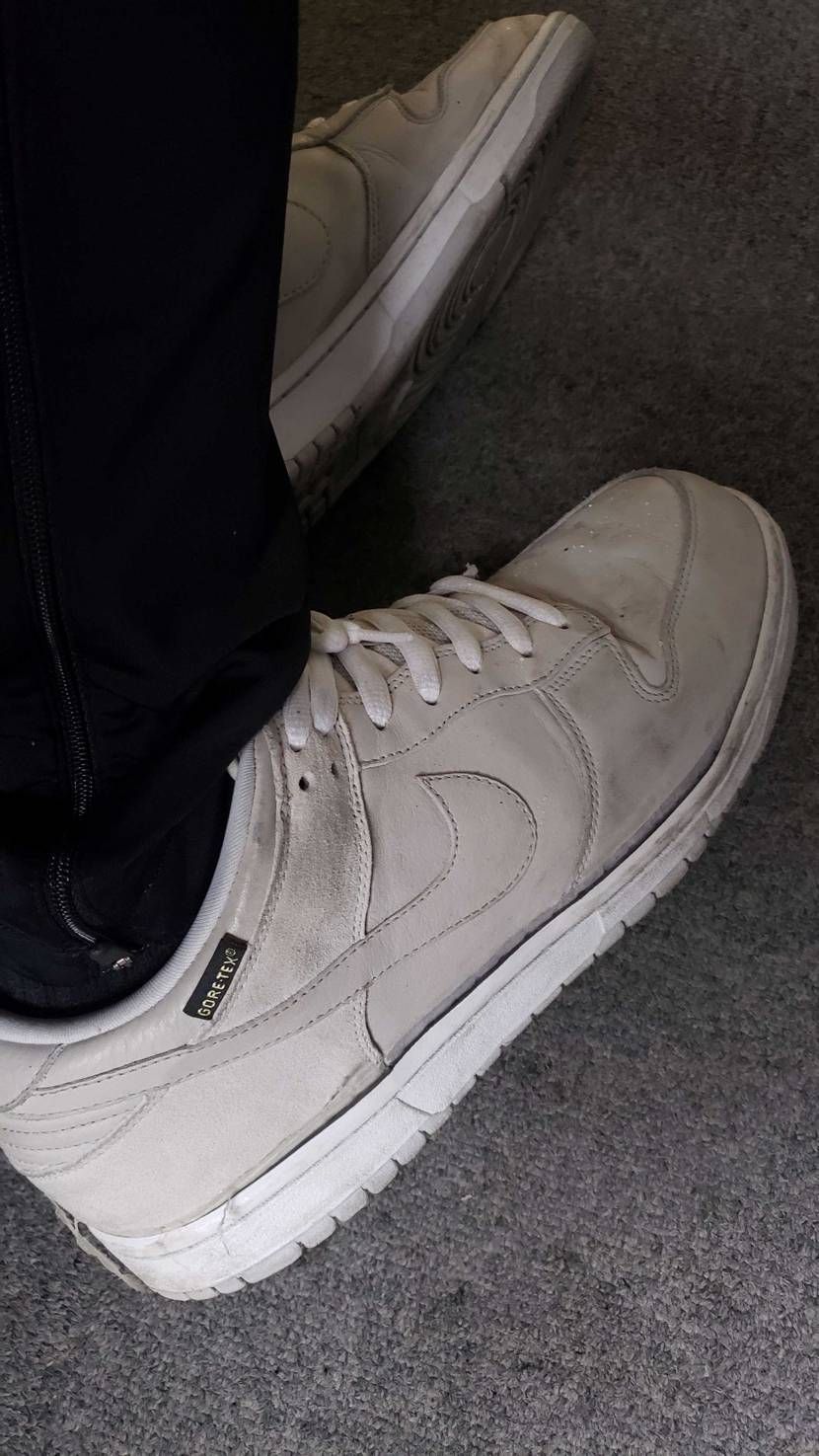 雨の日用で使っているGORE-TEX DUNKがボロボロになり買い替えを検討して