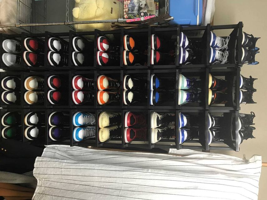AJ1が30足になりました。
住宅のキャパ的に横向きにならべられないのがは