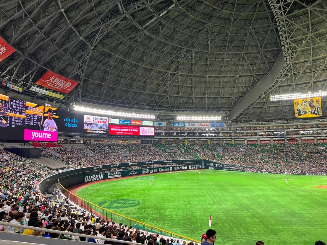 ホークス勝った❣️
スニーカーは歩きやすいアシックスw