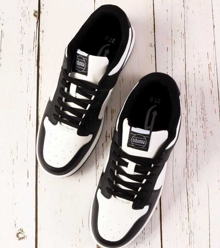 電車でこれ履いてる人いてなんか複雑だった