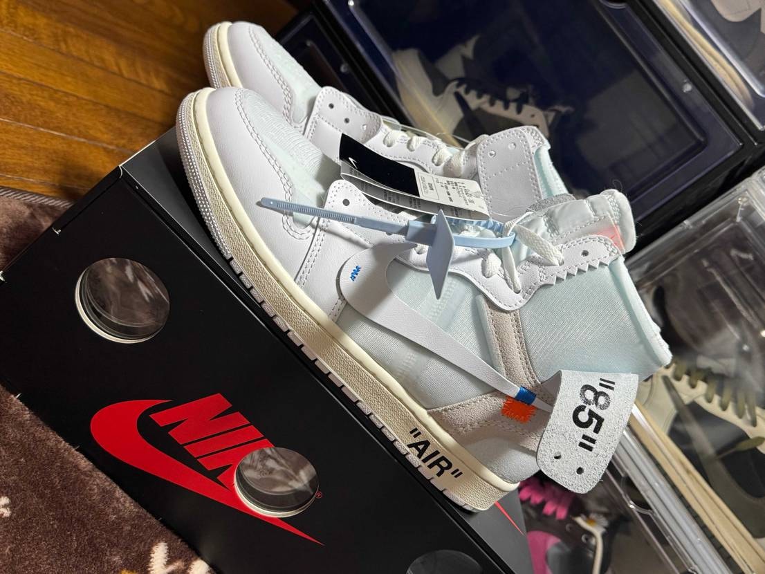 スニーカーズで外れた瞬間の一瞬6万前半まで下がった時にメ◯カリでスニーカーズ当選