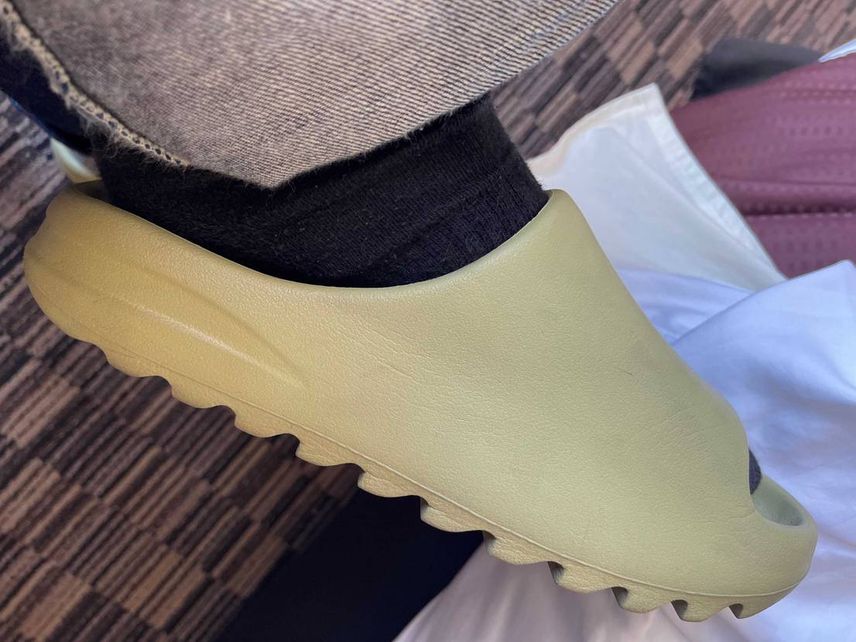 小さい、小さいと言われているYeezy Slideですが、少しわかったことがあり