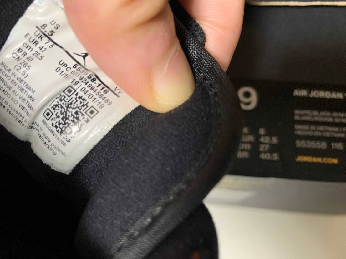 売れて検品写真撮ってたらサイズが両方違ってたよ...

海外のグリーンイーロ